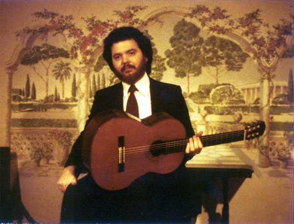 Manuel at the Guitarrería Orozco in New York, April 1981.